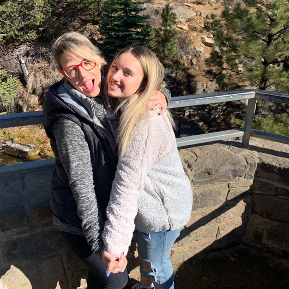 Meet your Posher, Heather - Picture 2 of 2